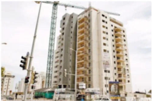 Figura  20:  Prédio  em  construção  com  cinco  pisos ilegais, Haifa, Israel. 