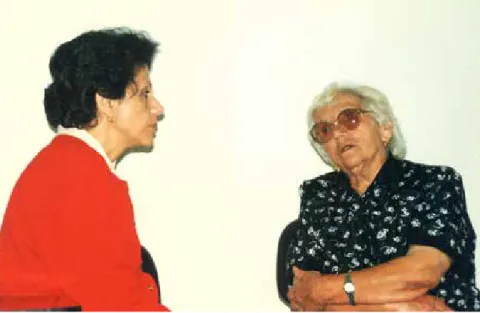 Fig. 5.  Salwa El-Shawan Castelo-Branco avec une interlocutrice à Madeira (Portugal) en 1997.