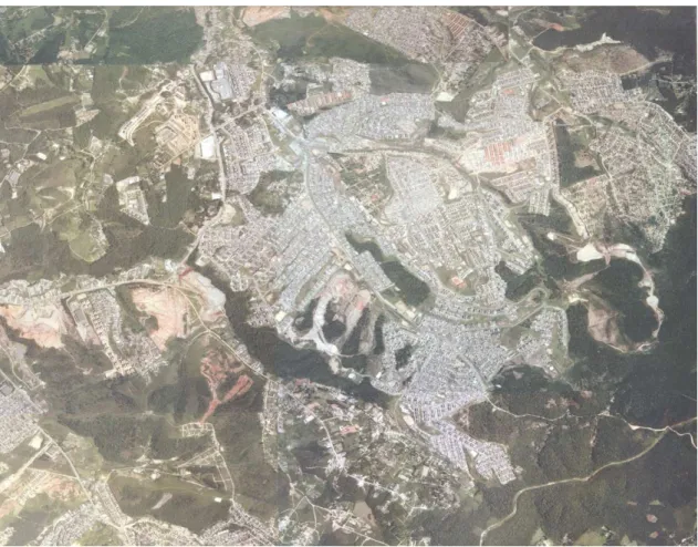 Foto  1:  A  imagem  aérea  apresenta  em  seu  centro  a  área  mais  adensada  do  complexo  habitacional  da  Cidade  Tiradentes