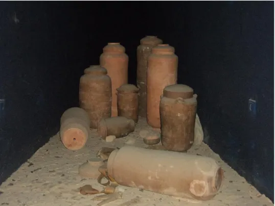 Figura 7: Vasos que armazenavam os Manuscritos do Mar Morto, Museu de Qumran.  
