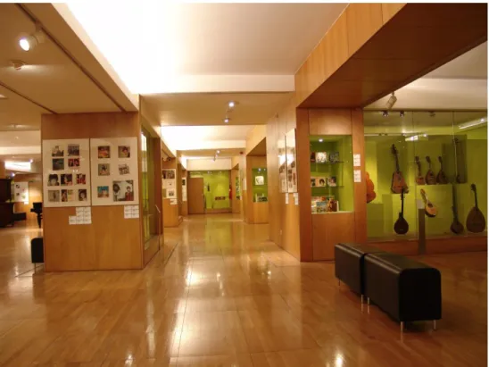 Figure  1  -    General  view  of  the  temporary  exhibtion  No  Tempo  do  Gira-Discos:  Um  Percurso pela Produção Fonográfica Portuguesa and the permanent exhibition of Museu  da Música 