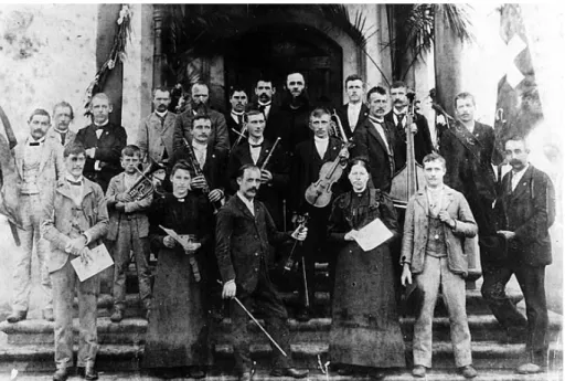 Fig.  9  –  Fotografia  de  autor  anônimo  retratando  a  orquestra  de  imigrantes  suíços  que  tocou na consagração da igreja da Colônia Helvétia, estado de São Paulo, em 1889