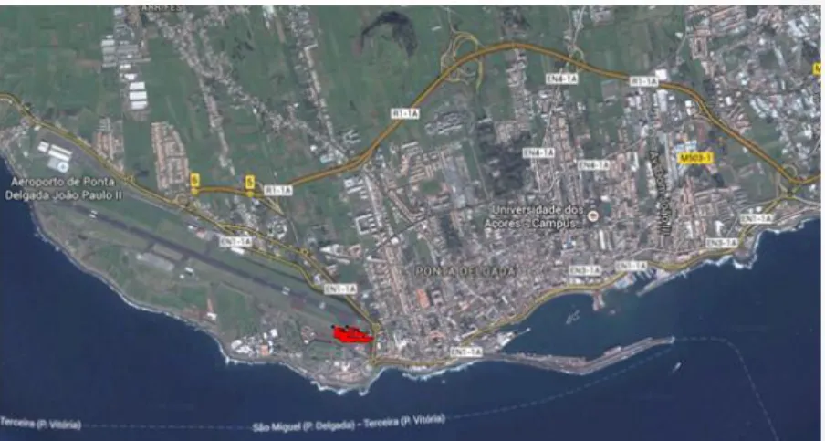 Figura 11 - Localização estabelecimentos SEVESO na Ilha Terceira, relação com o aeroporto e com o  porto comercial (Google Maps) 