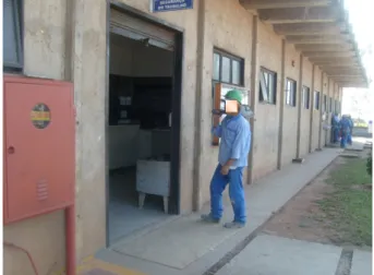 Figura 7 - Operário entrando na sala de Segurança do Trabalho. 