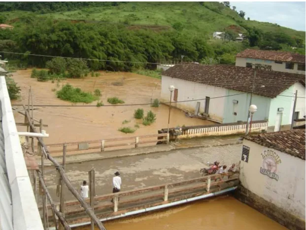 Figura 4.4 - Enchente ocorrida na cidade de Dom Silvério em 2005. 