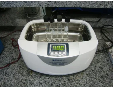 Figura 11. Cuba de ultrassom (Digital Ultrasonic Cleaner)  usada para provocar a desagregação do  biofilme bacteriano aderido aos corpos de prova