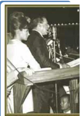 Figura 7: Presidente João Goulart, ao lado da  esposa Maria Tereza, discursa no comício  realizado na Central do Brasil, em 13 de  março de 1964.(Arquivo Nacional/ph fot 5610  30) Apud
