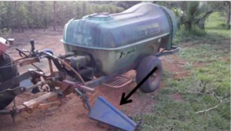 FIGURE 2. Detail of the sprayer with the auxiliary boom. 