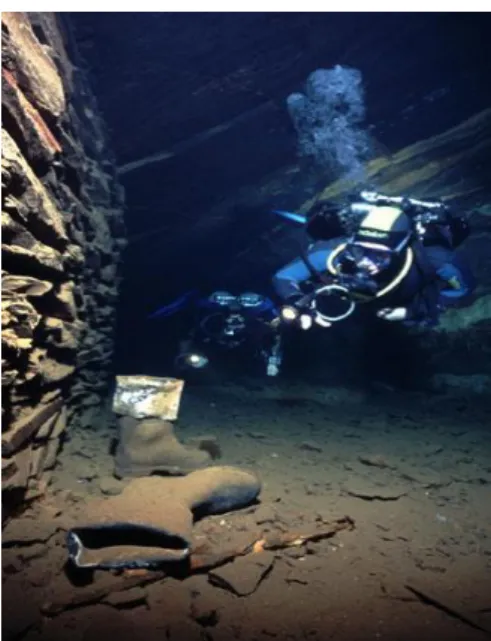 Foto  2-  Vista  do  fundo  da  mina  proporcionada  pela translucidez da água 
