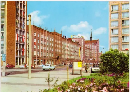Figure 1. Rostock, western end of the Lange Straße (view to  the  northeast),  with  the  brick-clad  Haus  der  Schiffahrt  (1959-1962,  Joachim  Näther)  on  the  left,  followed  by  buildings  of  the  early  1950s  with  adaptions  of  Northern  Germa