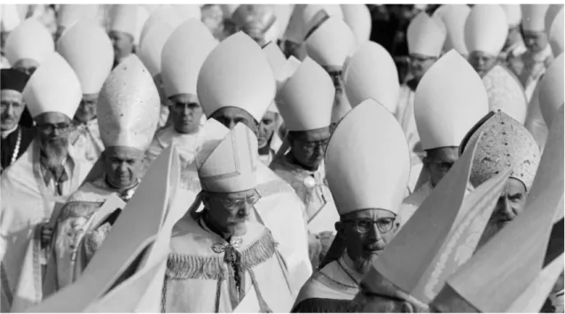 Fig. 12 – Bispos católicos na missa de abertura do Concílio Vaticano II. 36