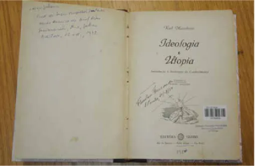 Figura 09 – Exemplar do livro Ideologia e Utopia, de autoria de Karl Mannheim  (edição brasileira publicada em 1950), pertencente à Biblioteca de Florestan  Fernandes (pode-se notar uma referência , na página da esquerda, à outra edição 