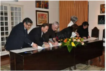 Fig. 4 - Assinatura do protocolo de cooperação da Rede de Bibliotecas de Évora  (março de 2012) 