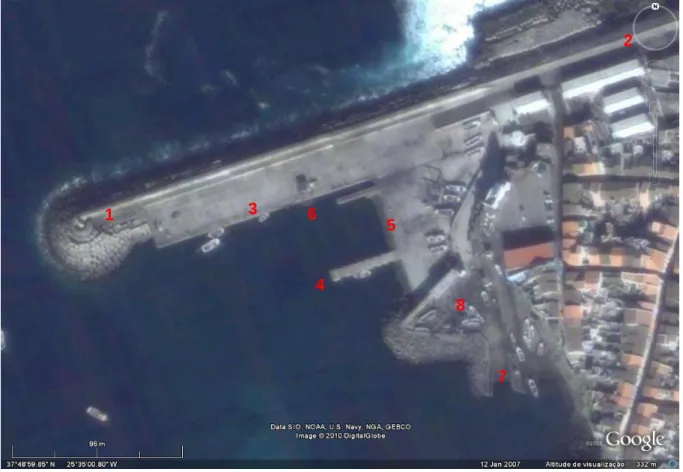 Fot. 2a) - Fotografia aérea das infra-estruturas portuárias de Rabo de Peixe (Google, 2007) 