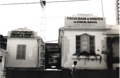 Figura 3 - Faculdade de Direito, situada na Avenida Duque de Caxias, em 1960.  Hoje neste  prédio funciona a Central de Línguas da UFU (CELIM)
