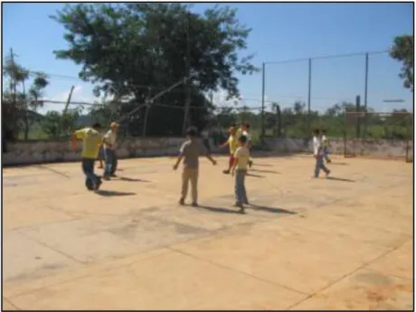 Foto 2  –  Comunidade rural São Domingos, Catalão (GO): Quadra de  esportes (2006). 