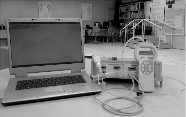Fig. 1 – Computer, signal conditioner and portable digital monometer.