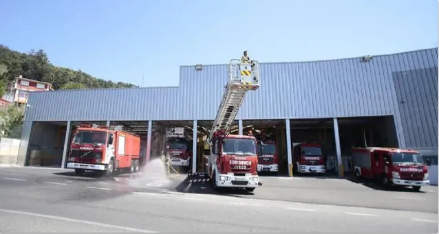 Fig. 13. La nueva fachada del parque de bomberos de Teis. 