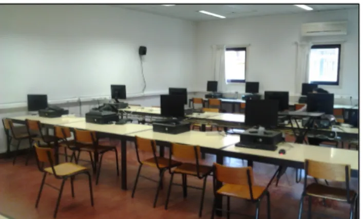 Figura 17 – Sala de aula com computadores do Departamento de Comunicação e Arte da Universidade de  Aveiro