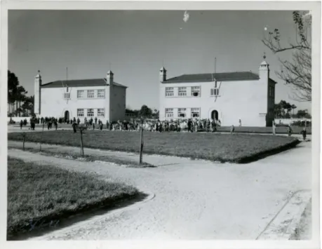Figure  2.  Elementary  schools  in  Bairro  de  Casas  Económicas of Ramalde. Porto, 1953