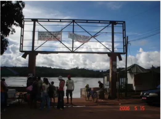 Figura 3: “Portão de entrada da fronteira” entre o estado do Amapá (Brasil) e a Guiana  Francesa (França) 