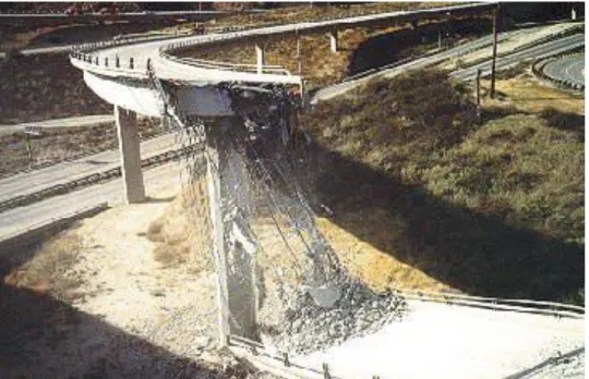Figura 6 - Colapso da ponte I-5 em Los Angeles (Califórnia) causado por  um sismo de magnitude 6.7 na escala de Richter (1994)