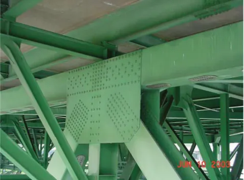 Figura 14 - Um nó típico da ponte I-35W constituído por placas gusset. [6] 