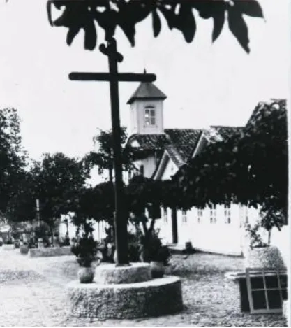 Figura 3 - Vista parcial da Instituição Beneficente Pão de Santo Antônio em Diamantina  –  a  cruz ao centro simboliza a religiosidade cristã 