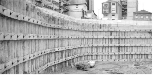 Fig. 2.18 – Estrutura de contenção do centro comercial “El Corte Inglês” em fase de construção (Antunes et al
