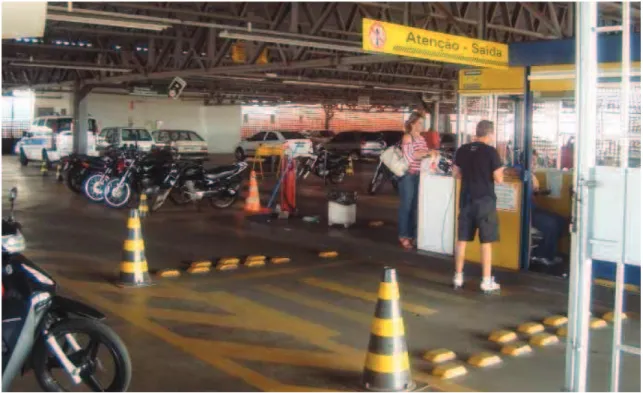 Figura 4.9: Uberlândia, MG: Estacionamento particular para os visitantes do Terminal Central                            