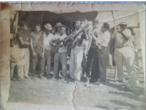 Foto  13  – Membros  do  primeiro  grupo  de  foliões:  Vila  de  Santo  Antônio,  Guarda-Mor (MG) – 1970-1973