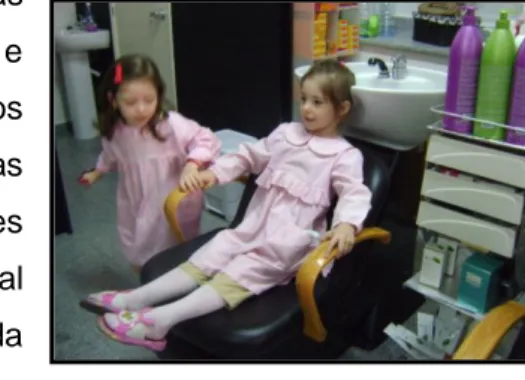 Fig. 9 – Criança na cadeira de um  cabeleireiro. 