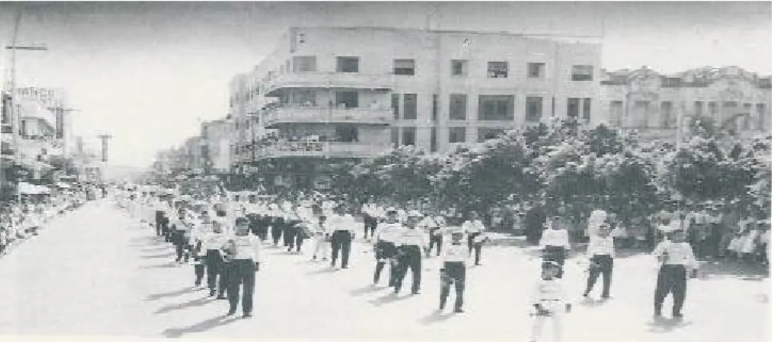 Figura 6 - Parada cívica de 7 de Setembro de 1959, com alunos do Ginásio Cristo Rei Fonte: Do arquivo da Igreja Nossa Senhora Aparecida - 1959 