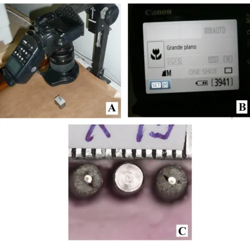 Figura 10- A) Máquina posicionada para realização das fotografias; B) Parâmetros no  display; C) Exemplo de imagem obtida