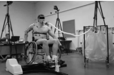 Figura  3.7.  Ergômetro  que  utiliza  uma  cadeira  posicionada  em  rolos.  Fonte:  (GOOSEY-  TOLFREY, 2010)