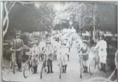 Figura 2. Um grupo de cyclistas no Parque do Lyceu. 