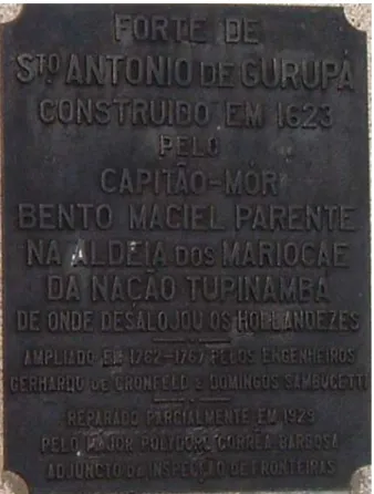Foto 05: Obelisco do forte - placa com a referência aos holandeses  Fonte: Sérgio Queiroz – Arquivo Fase Programa Amazônia NDL (Gurupá)