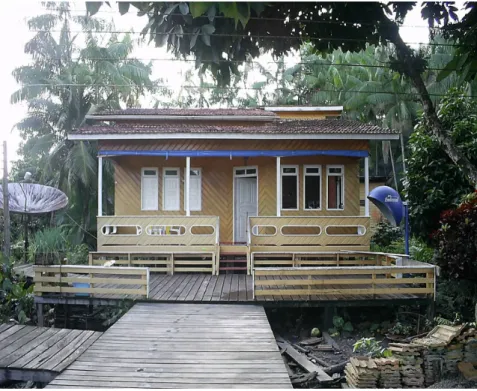 Figura 26: Residência de uma família de fregueses de um pequeno patrão atuante no Rio Furo do  Gil, Ilha do Mututi