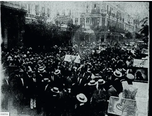 Figura 1: Avenida Rio Branco ocupada pelo protesto dos estudantes. Ao fundo, o Cinema Parisiense