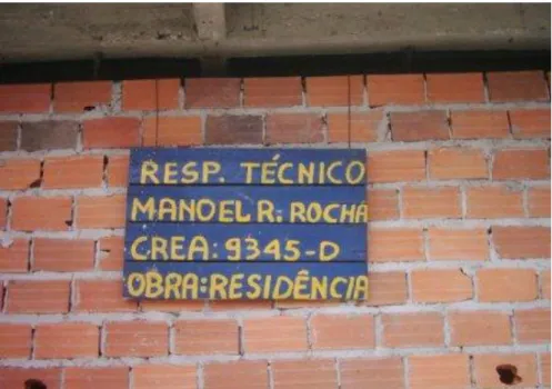 Fig. 02: Placa de madeira (construção civil) - Bairro da Marambaia - Belém (PA)  Foto: Acervo pessoal (2006) 