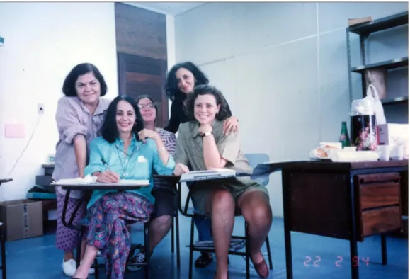 Figura  20:  Foto  de  Maria  Lúcia  com  a  equipe  de  redação  (Professoras:  Juruema  Bastos,  Ana  Petruccelli, Izabel Soares e Lilia Chaves)
