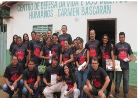 Foto 11: equipe do CDVDH/CB, pousando em frente a sua sede no inicio de uma ação no Dia  Nacional de Combate ao trabalho escravo