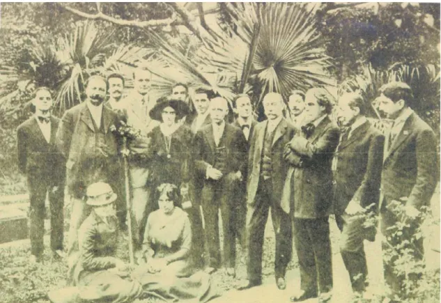 fig. 5 – Reunião na residência do Sr. Fernando Guerra Duval, presidente da  Sociedade Glauco Velásquez, depois de concerto de obras de Velásquez com a  participação de diversos músicos franceses (em pé, da esquerda para a direita: 