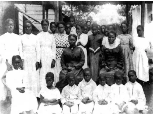 figura  3.4  Escola  da  vila  Charlotte,  Serra  Leoa,  cerca  de  1885.  [Fonte:  A.T