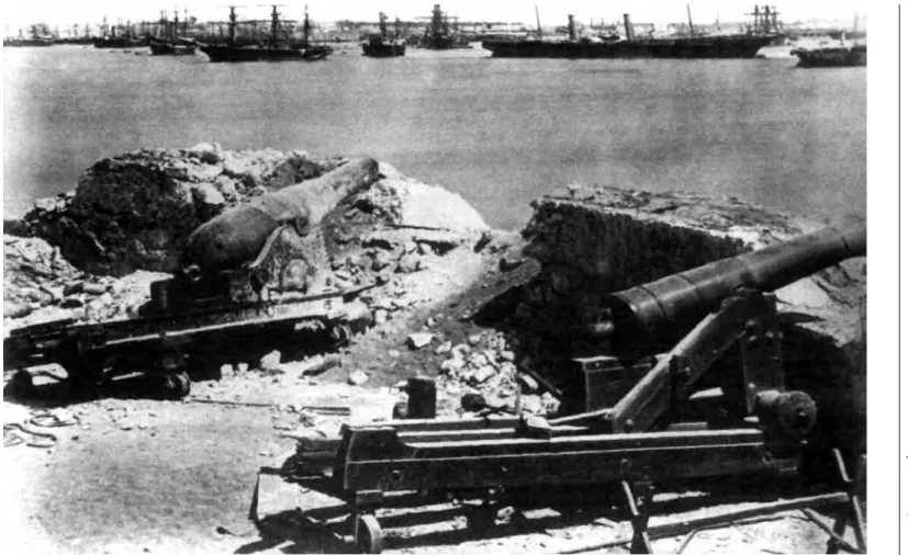 figura 4.3  Alexandria após o bombardeamento de julho de 1882 pela frota britânica. (Fonte: Royal Commonwealth Society.)