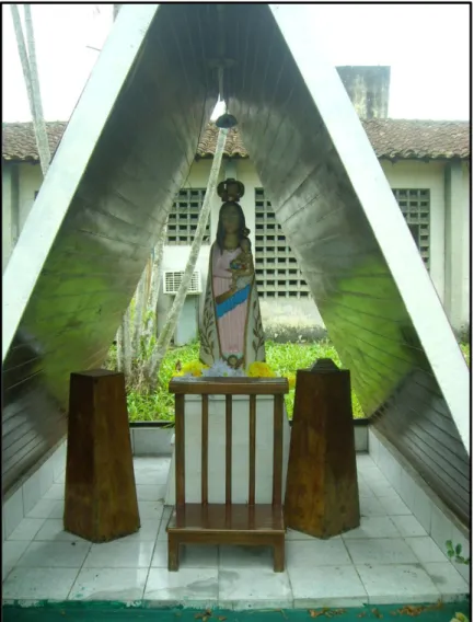 Foto 1: Oratório dedicado a N. Sa. De Nazaré, construído na entrada do Centro de Recuperação Feminino, como  parte da comemoração do Círio 2010