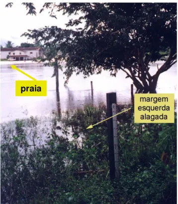 Figura 25 - Local de coleta no rio Guamá, em Ourém. Período chuvoso  (maio/1997). Pode-se observar em primeiro plano o alagamento  
