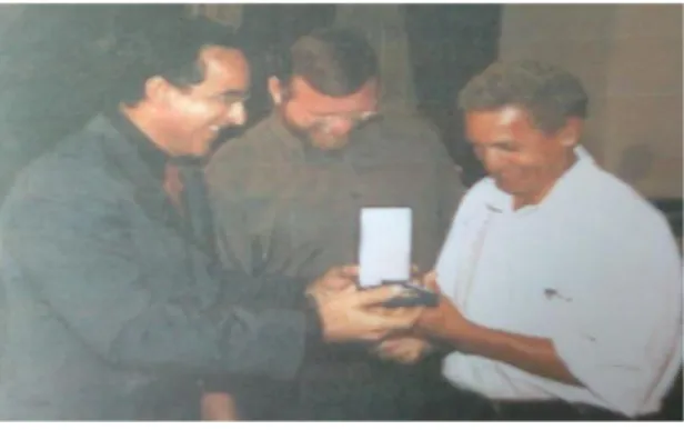 Foto 07 – Prefeito de Belém Edmilson Rodrigues  entrega a Medalha Comendador Caldeira Castelo  Branco  a  Mestre  Bezerra