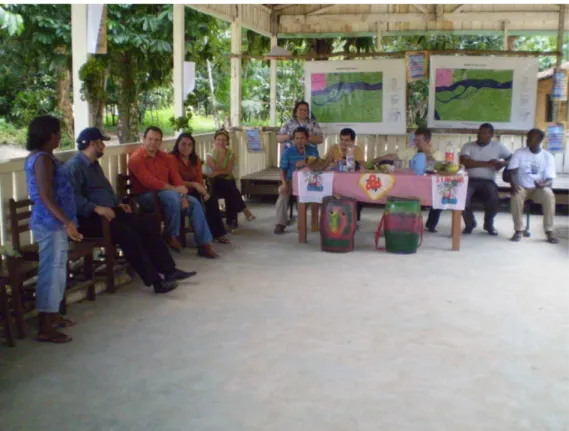 Foto 2: Reunião com membros da comunidade de Itacoã-Miri sobre possibilidades   de reestruturação do projeto de piscicultura