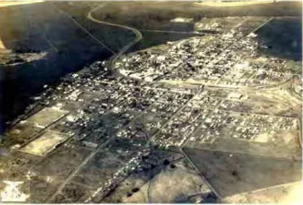 Figura 6 – Imagem aérea e panorâmica da cidade de Ourinhos em 1939. O status  ourinhense, nessa época, ainda era de uma cidade rural, baseada no cultivo do café (vide as 